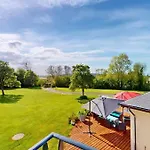 Casa de Férias Villa de charme avec parc de 3000m2 à 5 min de Deauville Bonneville-sur-Touques