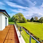 Villa de charme avec parc de 3000m2 à 5 min de Deauville Casa de Férias Bonneville-sur-Touques
