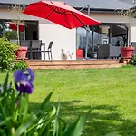 Villa de charme avec parc de 3000m2 à 5 min de Deauville Casa de Férias