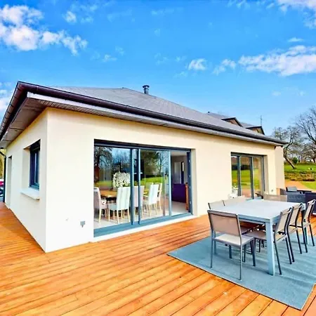 Villa de charme avec parc de 3000m2 à 5 min de Deauville Casa de Férias *