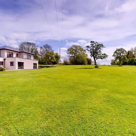 Villa de charme avec parc de 3000m2 à 5 min de Deauville Casa de Férias